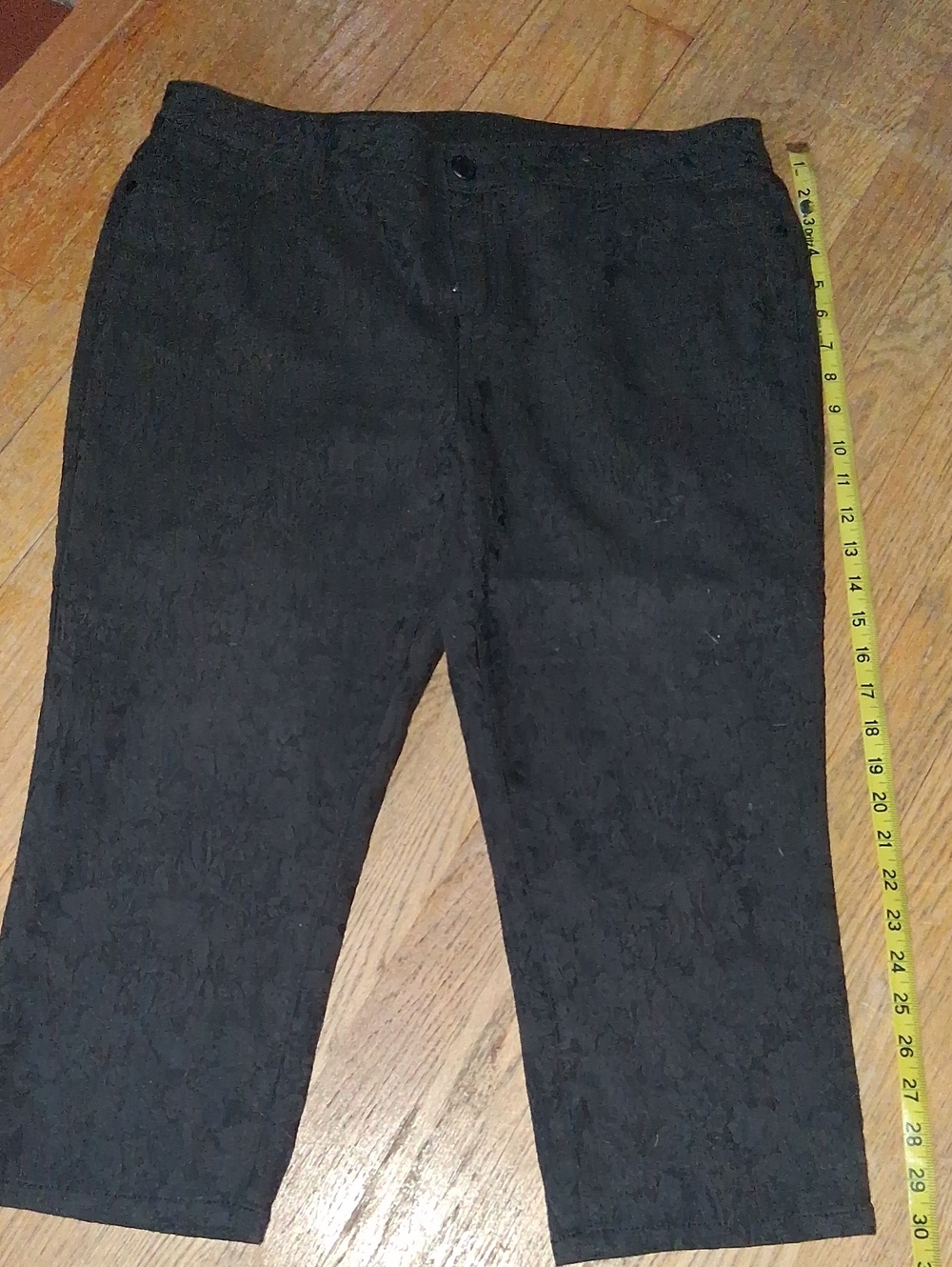 Simply Vera Vera Wang Black Textured Capris